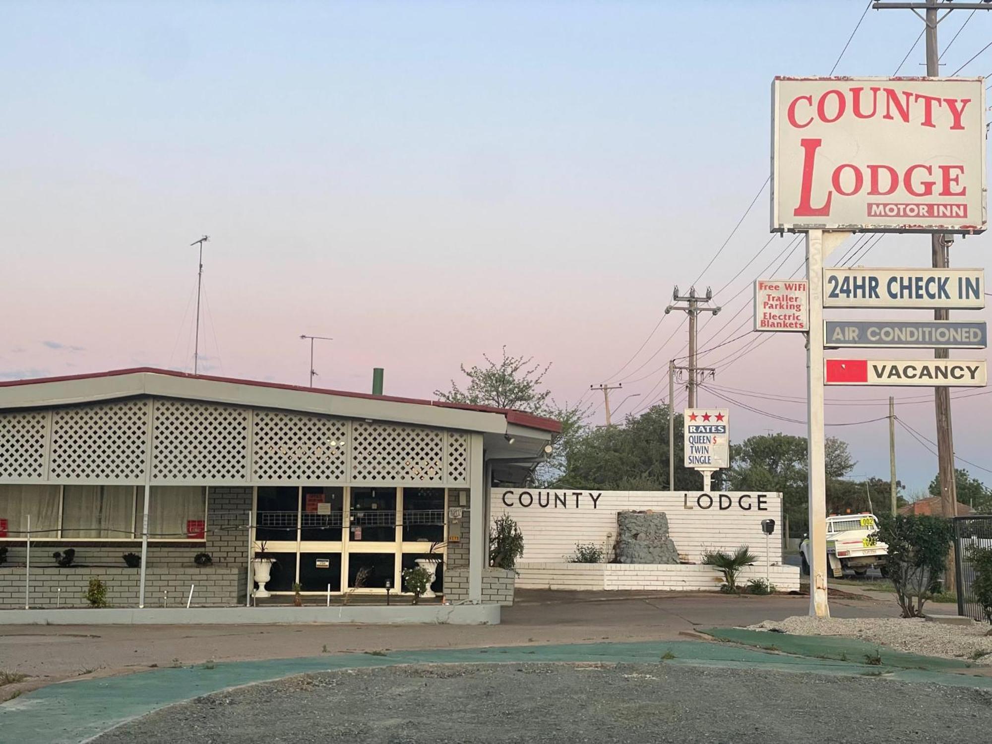 County Lodge Motor Inn West Wyalong Exterior foto