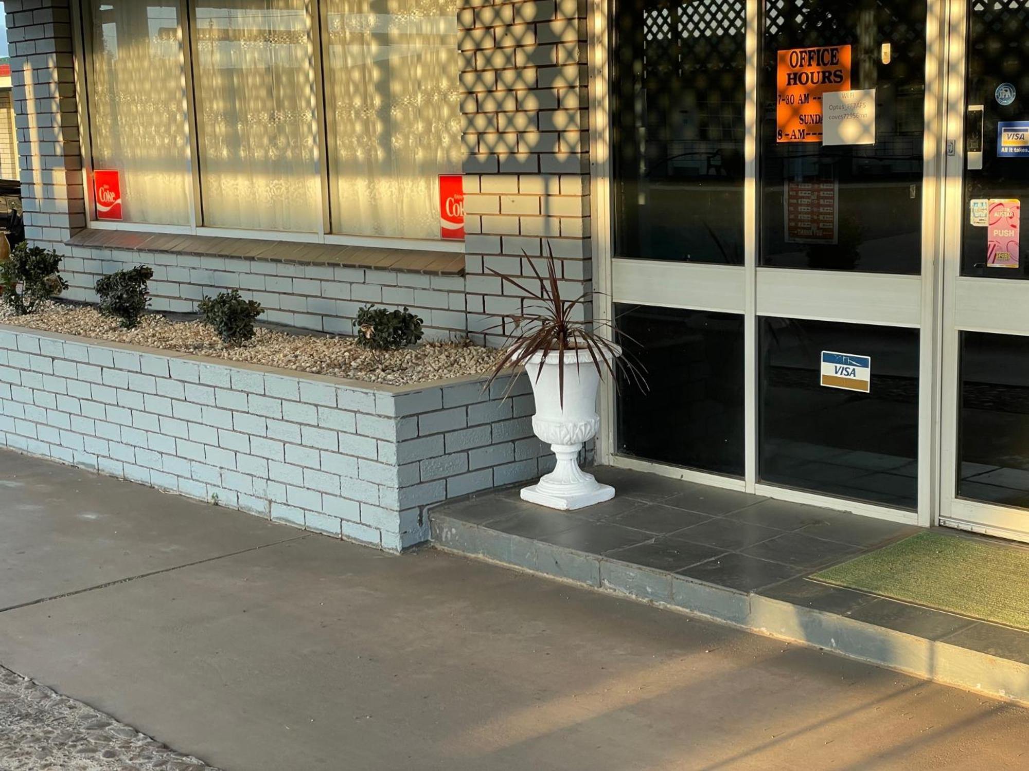 County Lodge Motor Inn West Wyalong Exterior foto